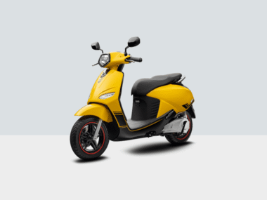 XE MÁY ĐIỆN VINFAST VENTO S kèm pin 12 Xe may dien VinFast Vento mau vang yen den