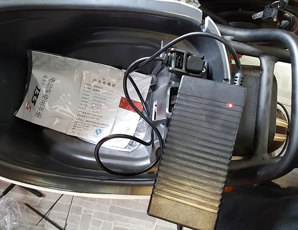 sac xe dien bi nong ac quy 4 1