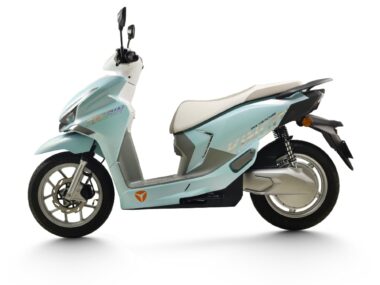 xe may dien yadea velax soobin xanh lam anh ngoc b22309ade5944ea8b1a65b0464b95c54 1