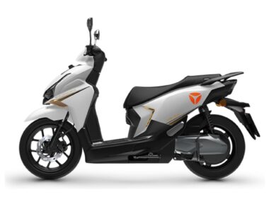 xe may dien yadea velax trang 44ce136928394c9abc56341c6de84578