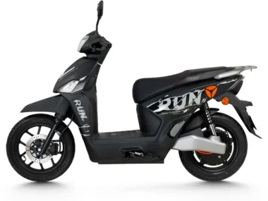 xe may dien yadea voltguard u pin lithium mau den.jpg